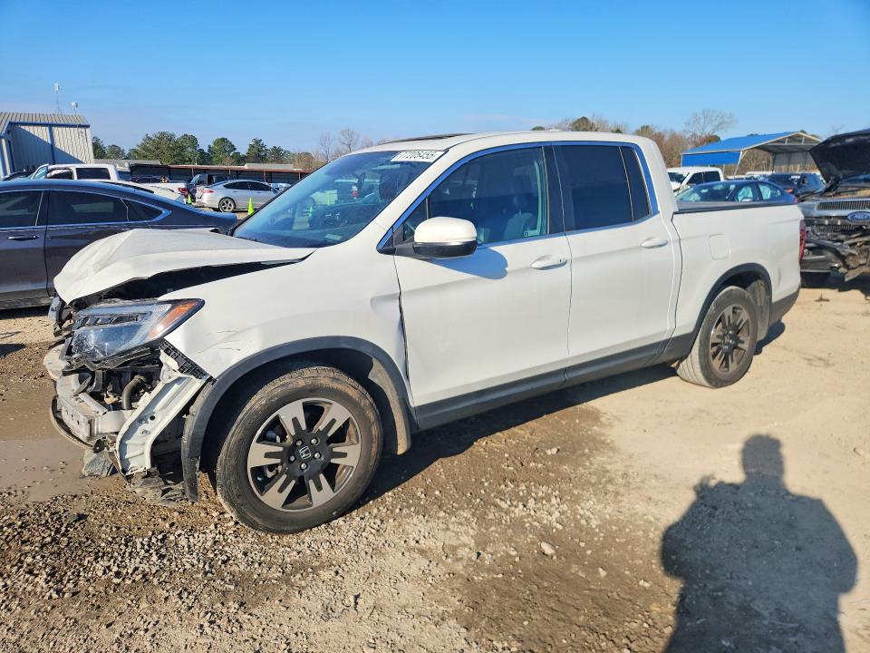 HONDA RIDGELINE 2020 with VIN 5FPYK2F5XLB000662 - Photo from auction