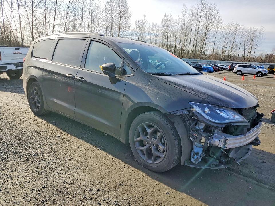 Photo 4 from auction – 2018 CHRYSLER PACIFICA with VIN 2C4RC1BG8JR175022