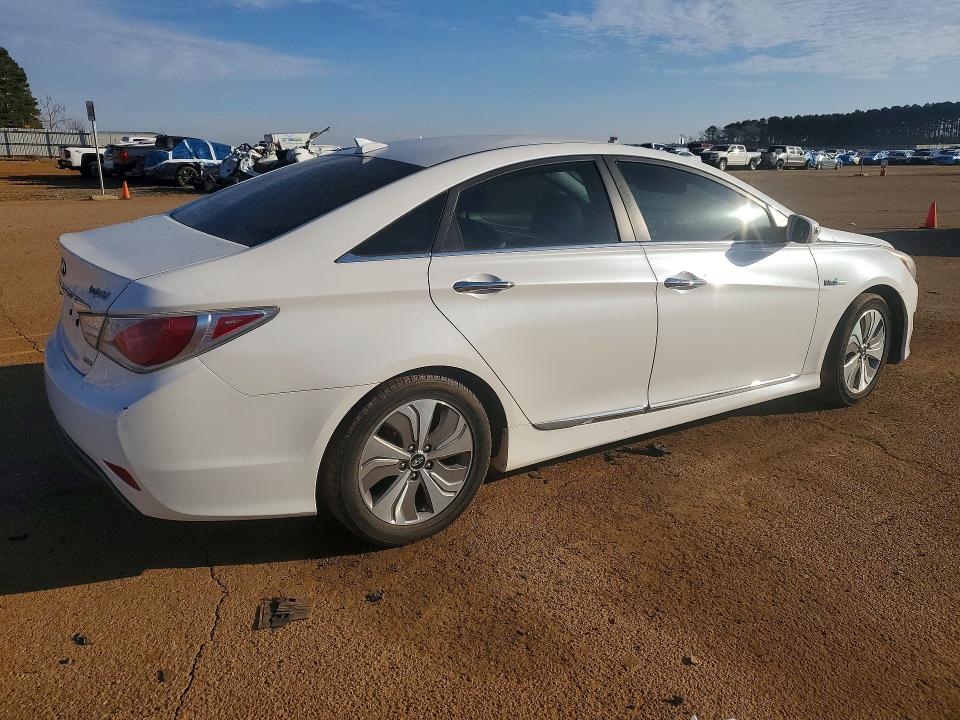 Photo 3 from auction – 2015 HYUNDAI SONATA with VIN KMHEC4A4XFA126046
