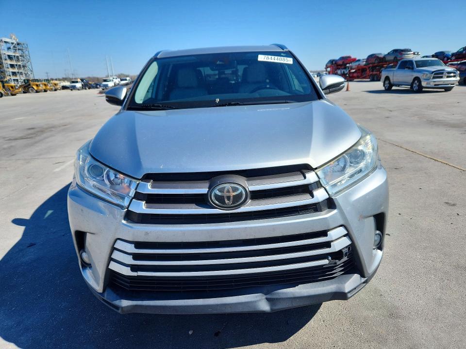 Photo 5 from auction – 2018 TOYOTA HIGHLANDER with VIN 5TDKZRFH8JS280569