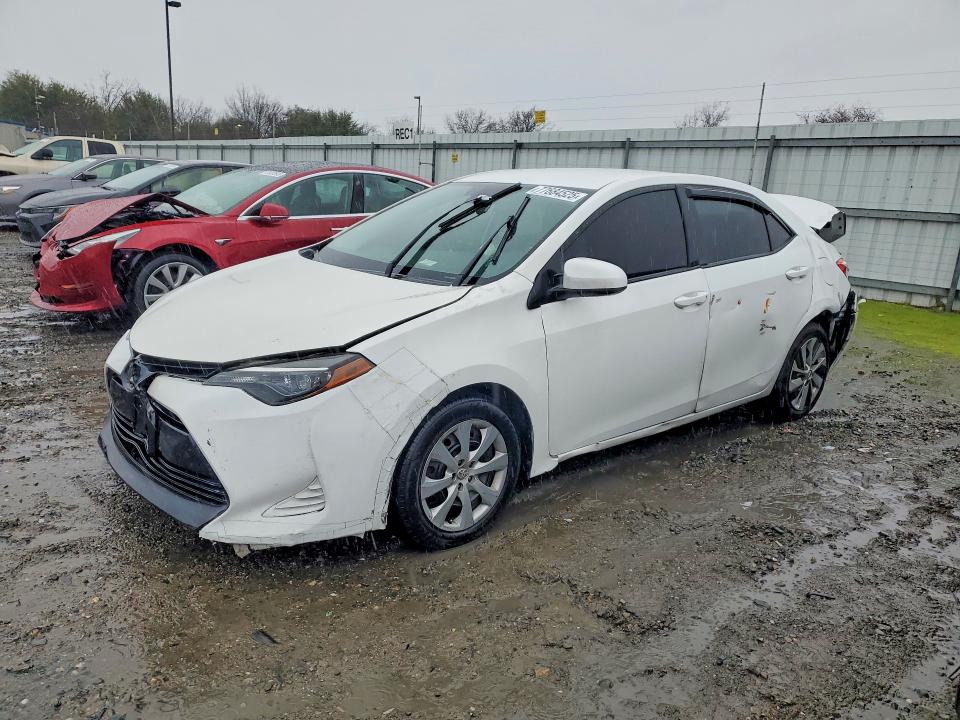 TOYOTA COROLLA 2017 z numerem VIN 5YFBURHE9HP627203 - Zdjęcie z aukcji