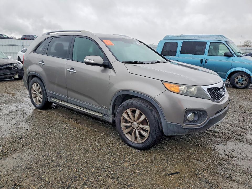 Photo 4 from auction – 2011 KIA SORENTO EX with VIN 5XYKUDA25BG119681