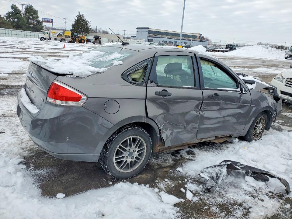 Zdjęcie 3 z aukcji – 2010 FORD FOCUS z VIN 1FAHP3FN5AW277802