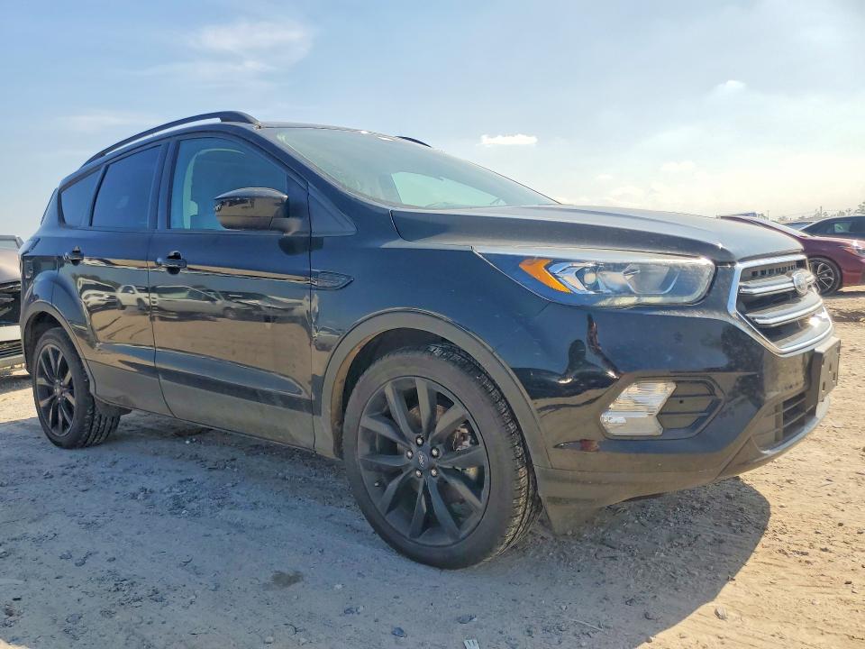 Photo 4 from auction – 2018 FORD ESCAPE with VIN 1FMCU9GD4JUD40210
