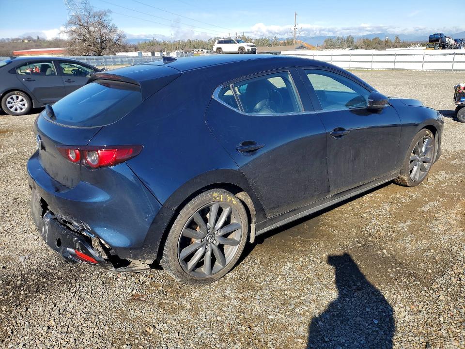 Фото 3 с аукциона – 2019 MAZDA 3 с VIN JM1BPAMM2K1131113