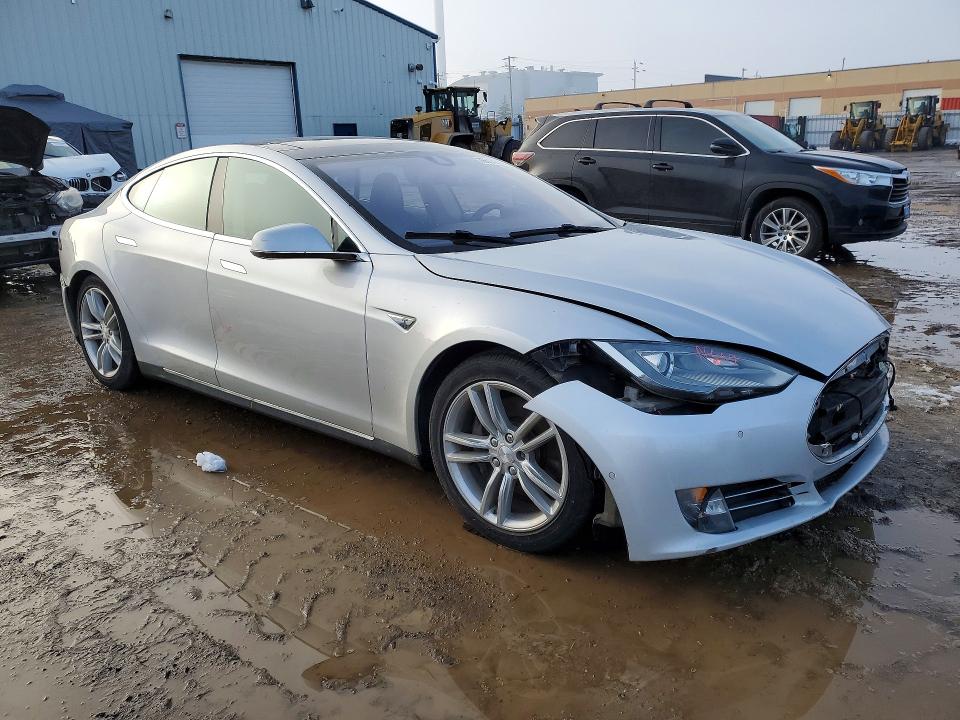 Photo 4 from auction – 2014 TESLA MODEL S with VIN 5YJSA1H18EFP61182
