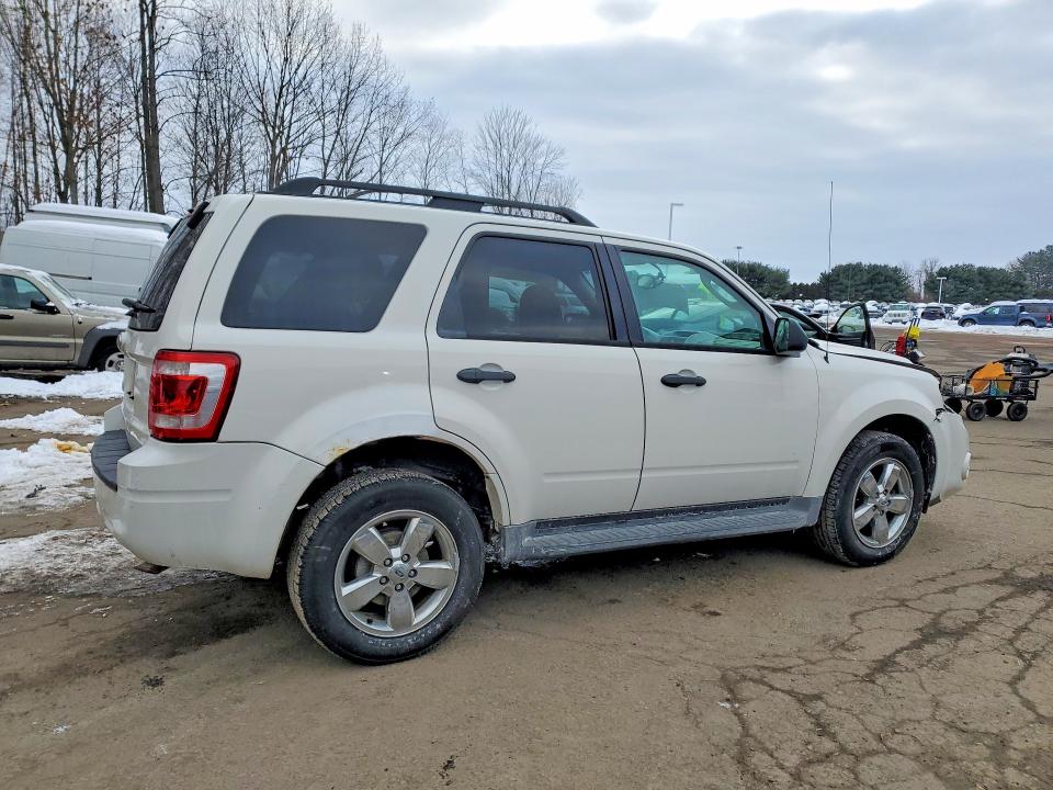 Photo 3 from auction – 2012 FORD ESCAPE XLT with VIN 1FMCU0D70CKA87069