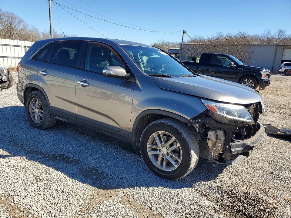 Photo 4 from auction – 2014 KIA SORENTO LX with VIN 5XYKT3A67EG453599