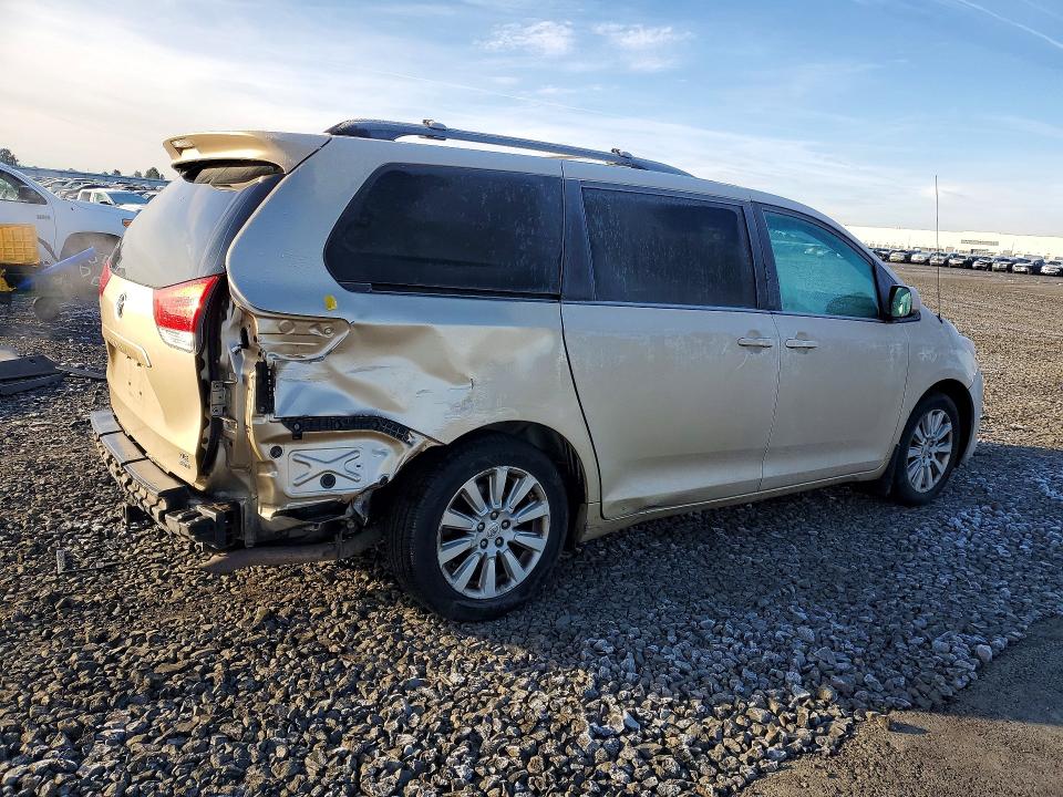 Photo 3 from auction – 2013 TOYOTA SIENNA XLE with VIN 5TDDK3DC5DS058559