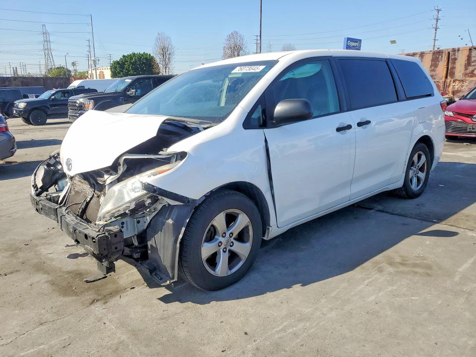 TOYOTA SIENNA 2017 with VIN 5TDZZ3DC2HS853897 - Photo from auction