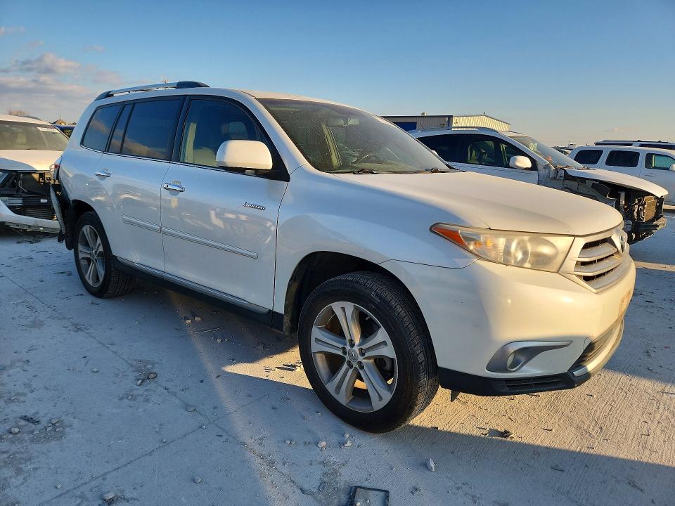 Photo 4 from auction – 2013 TOYOTA HIGHLANDER with VIN 5TDYK3EHXDS139018