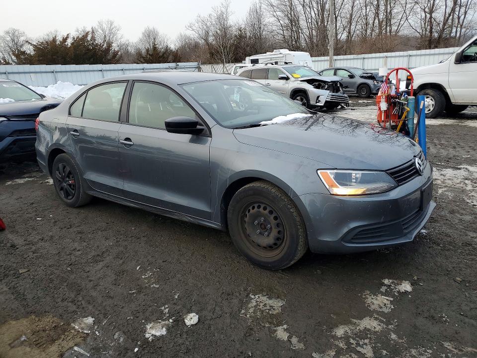 Photo 4 from auction – 2014 VOLKSWAGEN JETTA BASE with VIN 3VW2K7AJ0EM233526