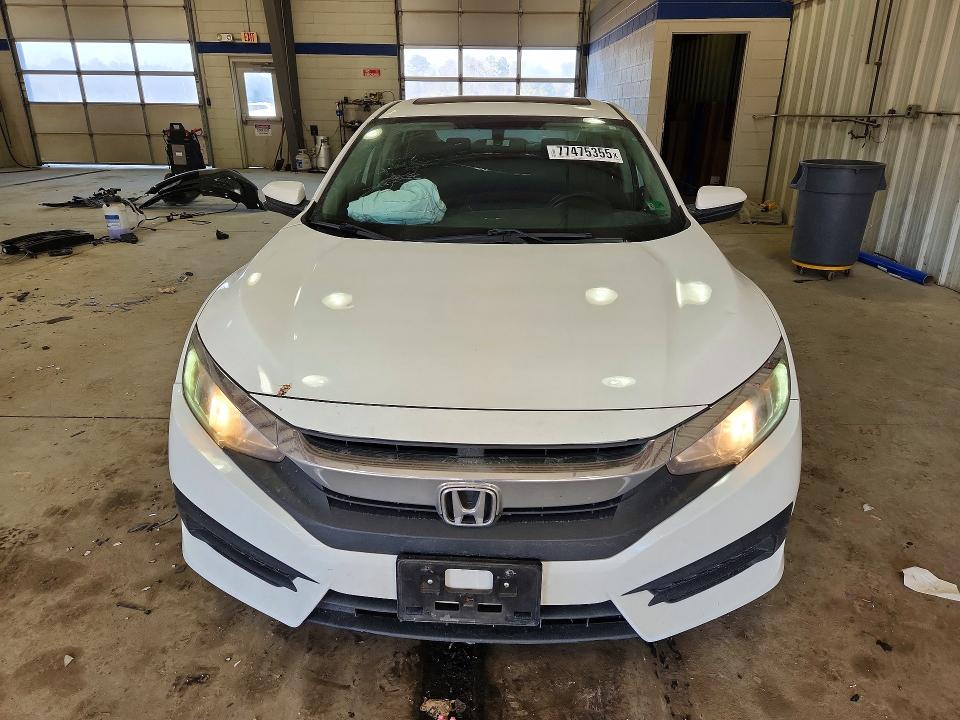 Photo 5 from auction – 2018 HONDA CIVIC with VIN 19XFC2F72JE037027