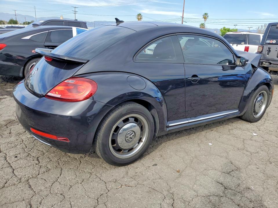 Photo 3 from auction – 2018 VOLKSWAGEN BEETLE with VIN 3VWFD7ATXJM706050