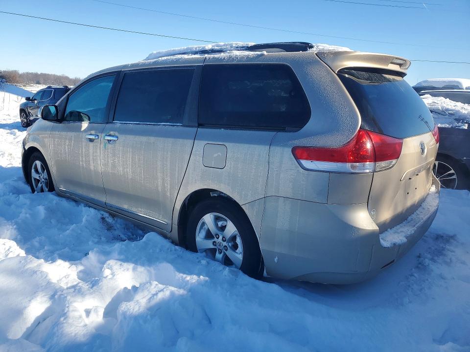Photo 2 from auction – 2013 TOYOTA SIENNA LE with VIN 5TDKK3DC1DS296772