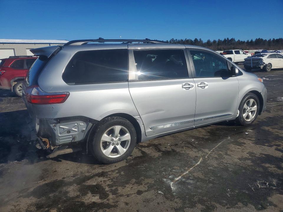 Photo 3 from auction – 2015 TOYOTA SIENNA LE with VIN 5TDKK3DC9FS626631