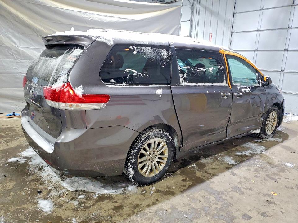 Photo 3 from auction – 2011 TOYOTA SIENNA XLE with VIN 5TDYK3DC4BS079546