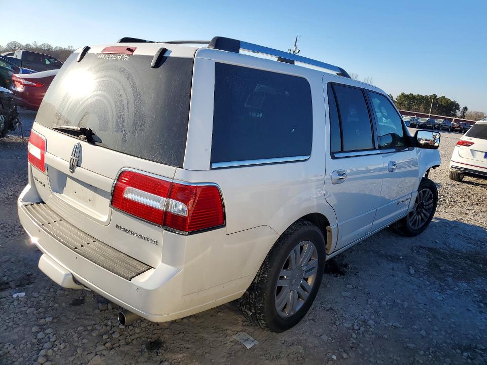 Photo 3 from auction – 2014 LINCOLN NAVIGATOR with VIN 5LMJJ2H53EEL05671