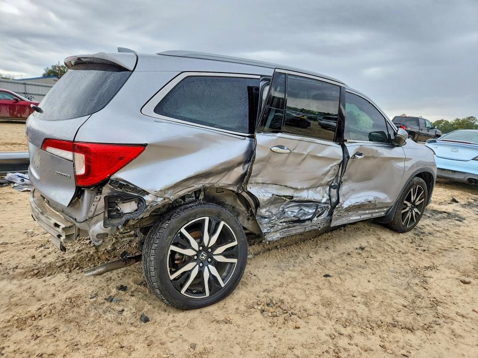 Photo 3 from auction – 2019 HONDA PILOT with VIN 5FNYF5H6XKB037715