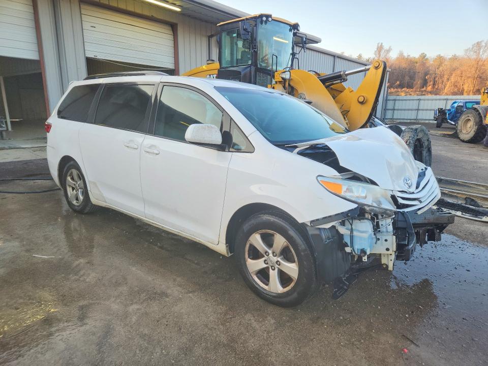 Photo 4 from auction – 2016 TOYOTA SIENNA with VIN 5TDKK3DC6GS698629