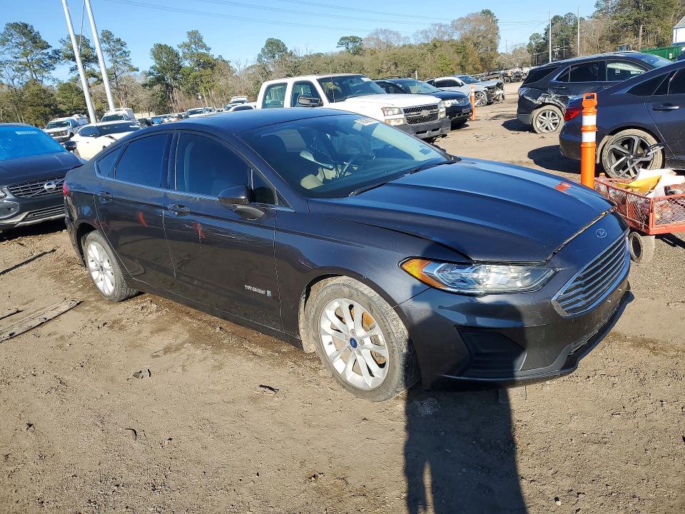 Photo 4 from auction – 2019 FORD FUSION SE with VIN 3FA6P0LU7KR141385