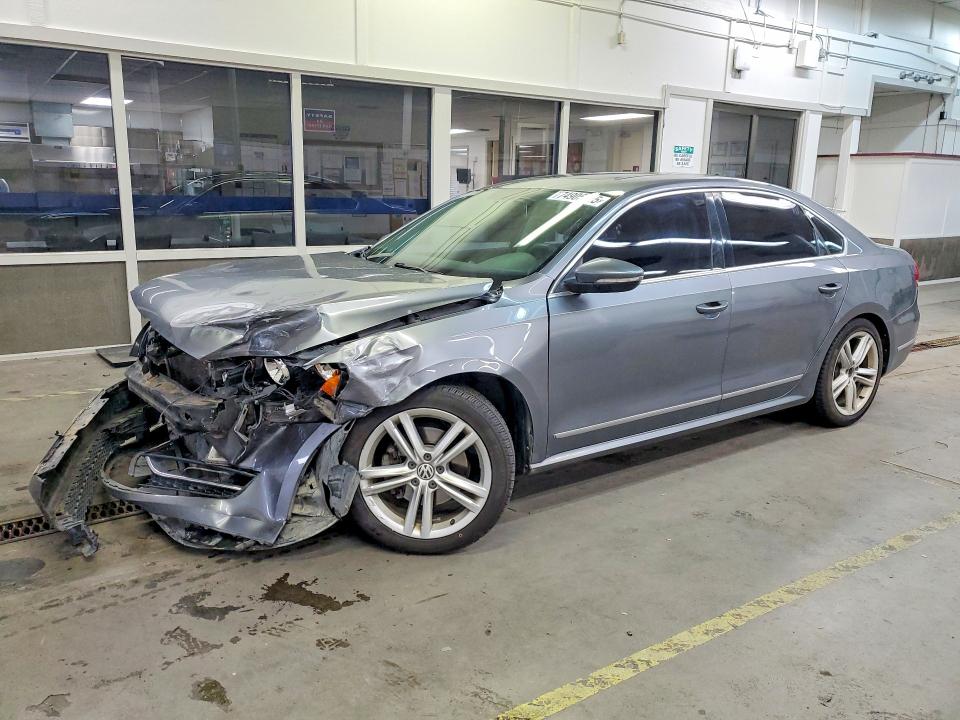 VOLKSWAGEN PASSAT SEL 2012 with VIN 1VWCN7A3XCC086837 - Photo from auction