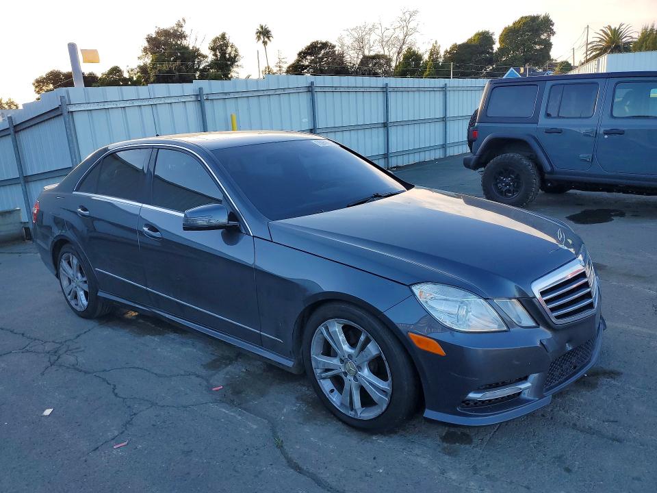 Photo 4 from auction – 2013 MERCEDES-BENZ E with VIN WDDHF5KB2DA702372