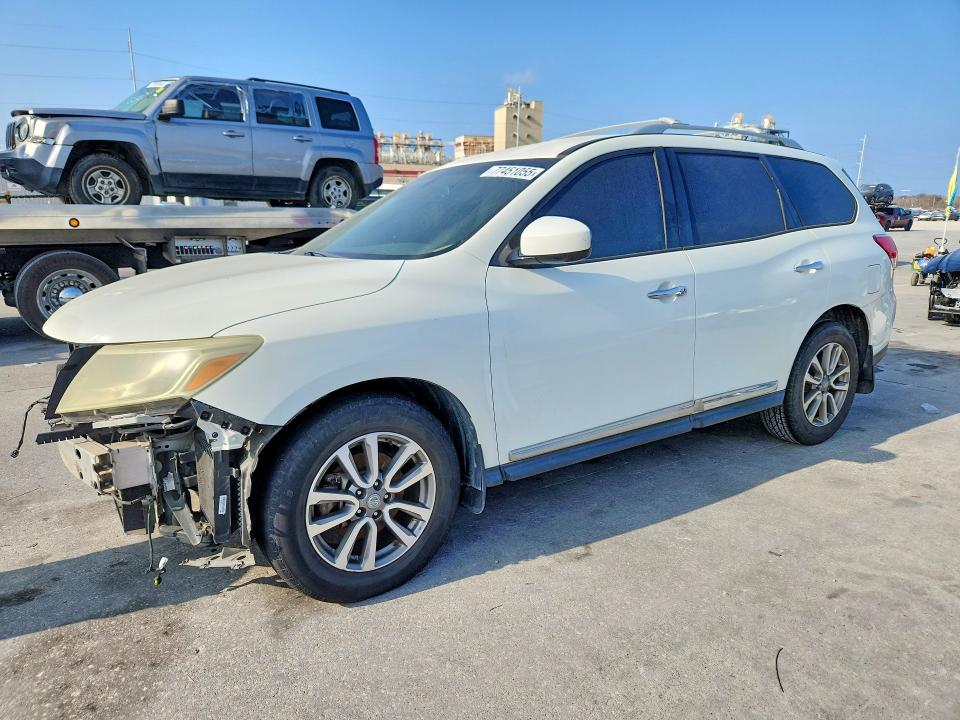 NISSAN PATHFINDER 2015 with VIN 5N1AR2MN1FC723032 - Photo from auction