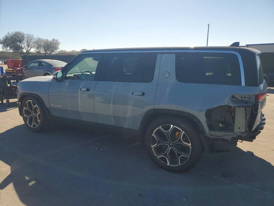Photo 2 from auction – 2024 RIVIAN R1S with VIN 7PDSGABA7RN032856
