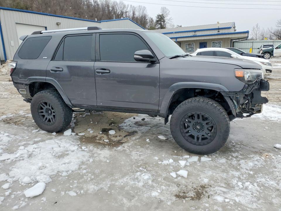 Photo 4 from auction – 2019 TOYOTA 4RUNNER with VIN JTEBU5JR1K5675011