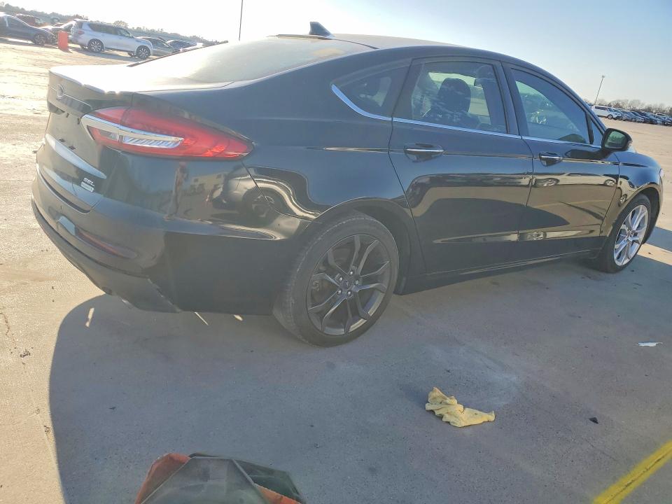 Photo 3 from auction – 2020 FORD FUSION with VIN 3FA6P0CD1LR110926