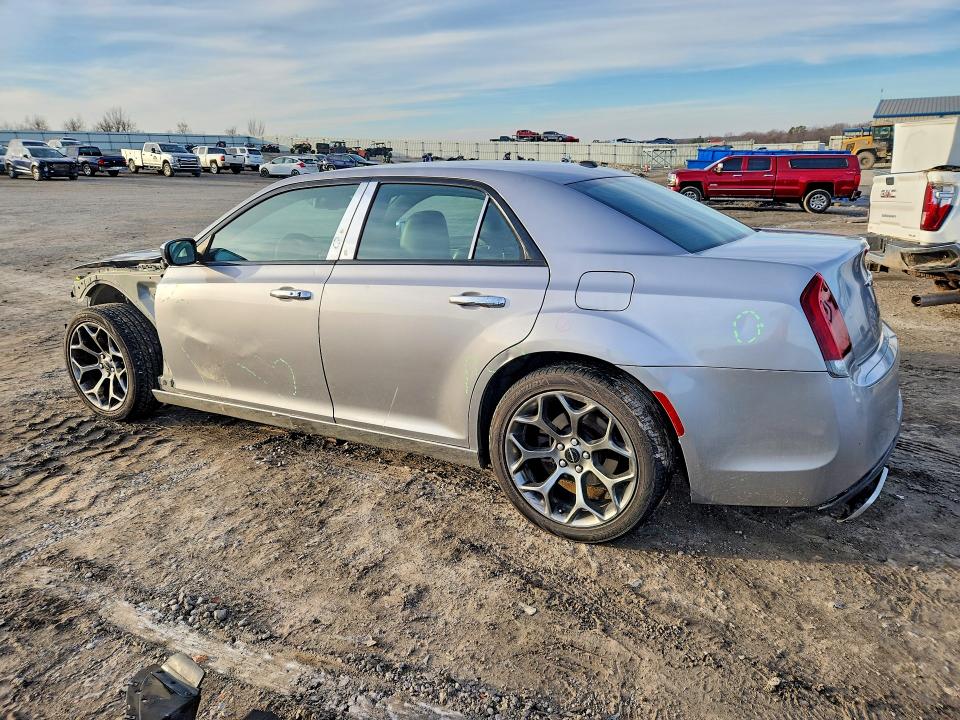 Photo 2 from auction – 2017 CHRYSLER 300 with VIN 2C3CCABG9HH653295