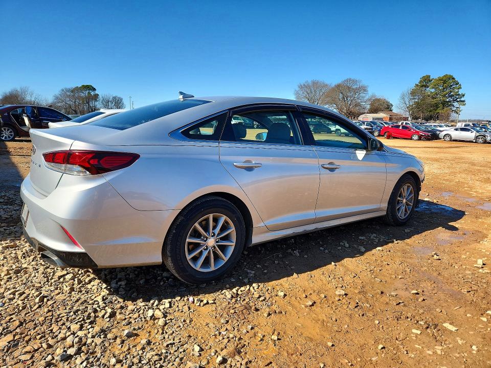 Photo 3 from auction – 2018 HYUNDAI SONATA SE with VIN 5NPE24AF9JH609179