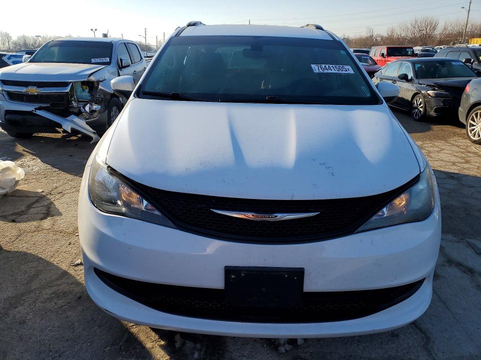Photo 5 from auction – 2021 CHRYSLER VOYAGER with VIN 2C4RC1DG8MR568228