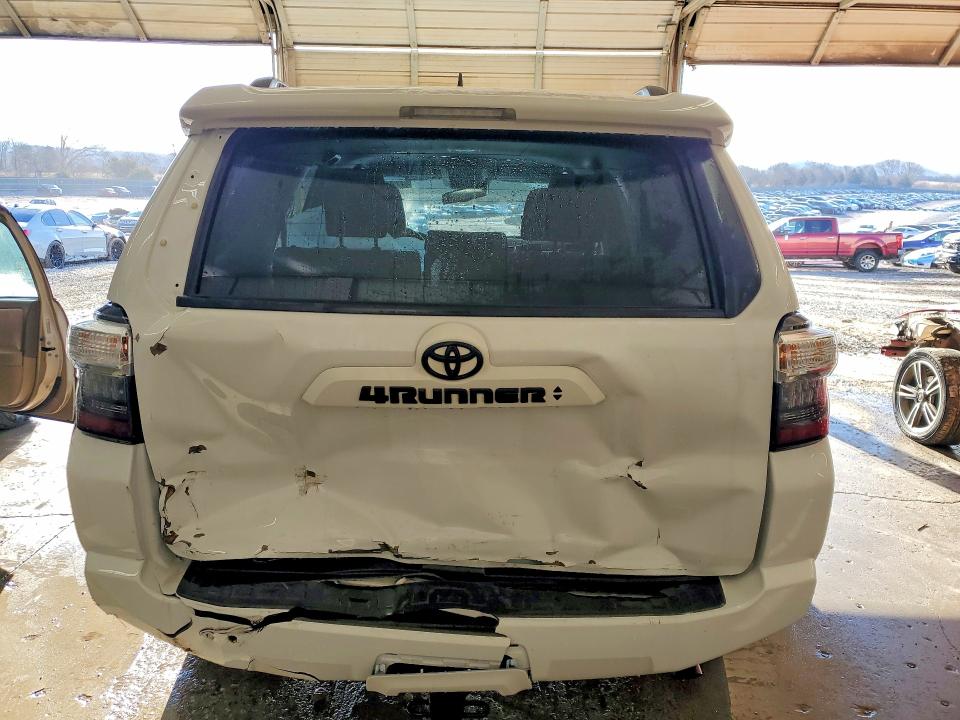 Photo 6 from auction – 2021 TOYOTA 4RUNNER SR with VIN JTEEU5JR4M5241777