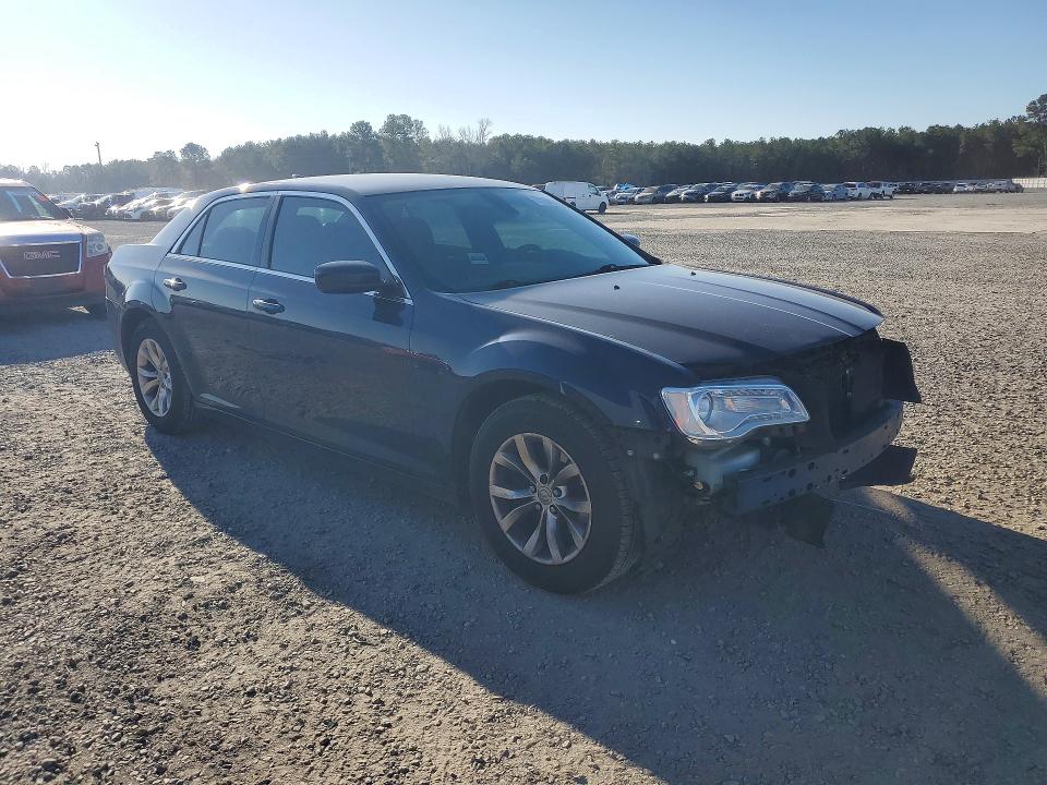 Photo 4 from auction – 2015 CHRYSLER 300 with VIN 2C3CCAAG2FH838190