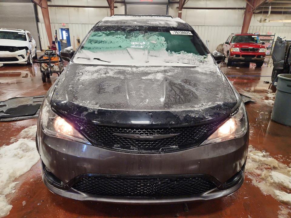 Photo 5 from auction – 2018 CHRYSLER PACIFICA with VIN 2C4RC1EG6JR333465