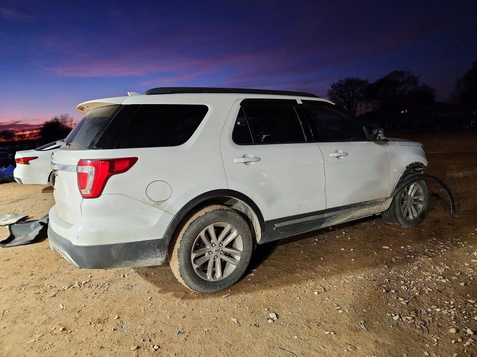 Photo 3 from auction – 2017 FORD EXPLORER with VIN 1FM5K7D86HGB37824