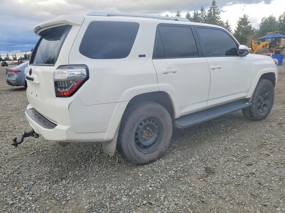 Photo 3 from auction – 2014 TOYOTA 4RUNNER with VIN JTEZU5JR1E5079030
