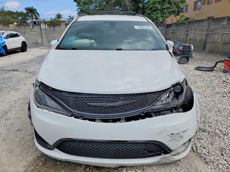 Photo 5 from auction – 2018 CHRYSLER PACIFICA with VIN 2C4RC1BG6JR263356