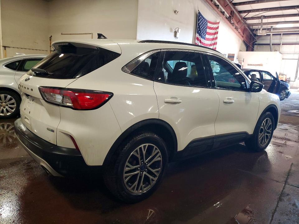 Photo 3 from auction – 2020 FORD ESCAPE with VIN 1FMCU9H6XLUA58723