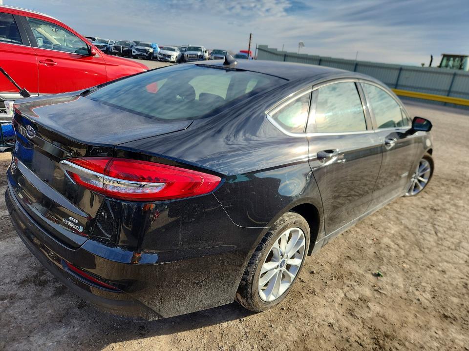 Photo 3 from auction – 2019 FORD FUSION with VIN 3FA6P0LU6KR197270