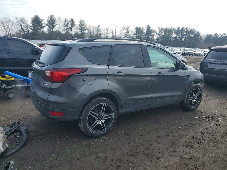 Photo 3 from auction – 2019 FORD ESCAPE SEL with VIN 1FMCU9HD5KUA84885