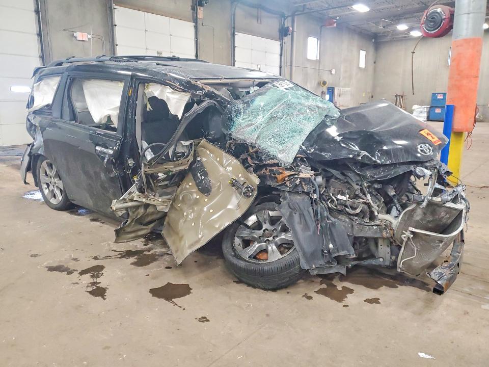 Photo 4 from auction – 2014 TOYOTA SIENNA with VIN 5TDXK3DC9ES446764