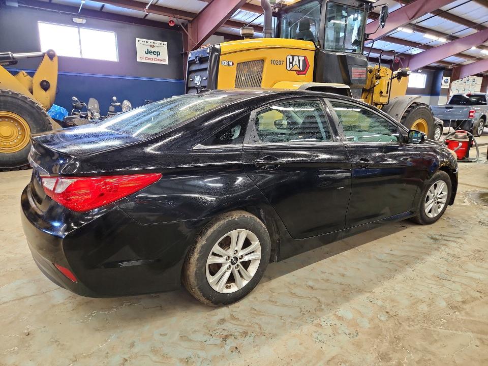 Photo 3 from auction – 2014 HYUNDAI SONATA GLS with VIN 5NPEB4ACXEH863575