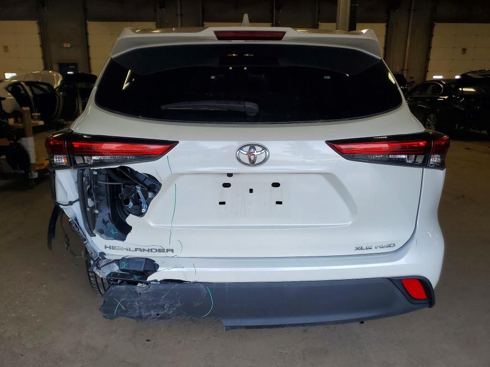 Photo 6 from auction – 2021 TOYOTA HIGHLANDER with VIN 5TDGZRBH7MS552870