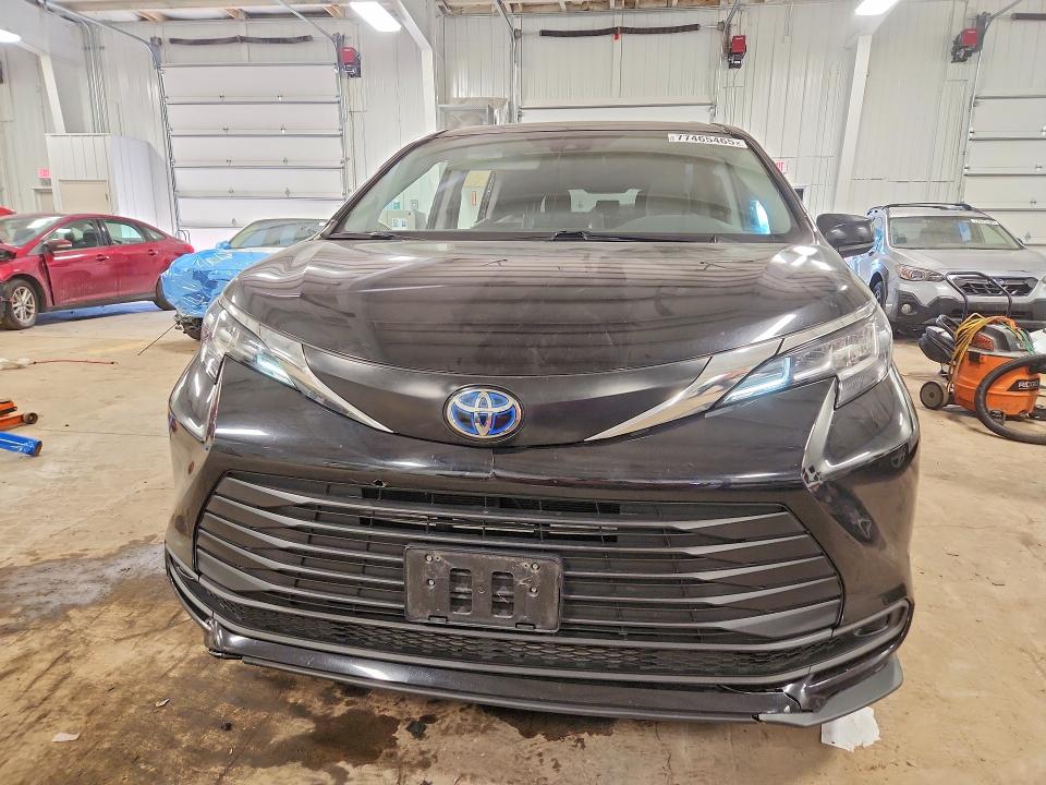 Photo 5 from auction – 2023 TOYOTA SIENNA with VIN 5TDKRKEC0PS152140
