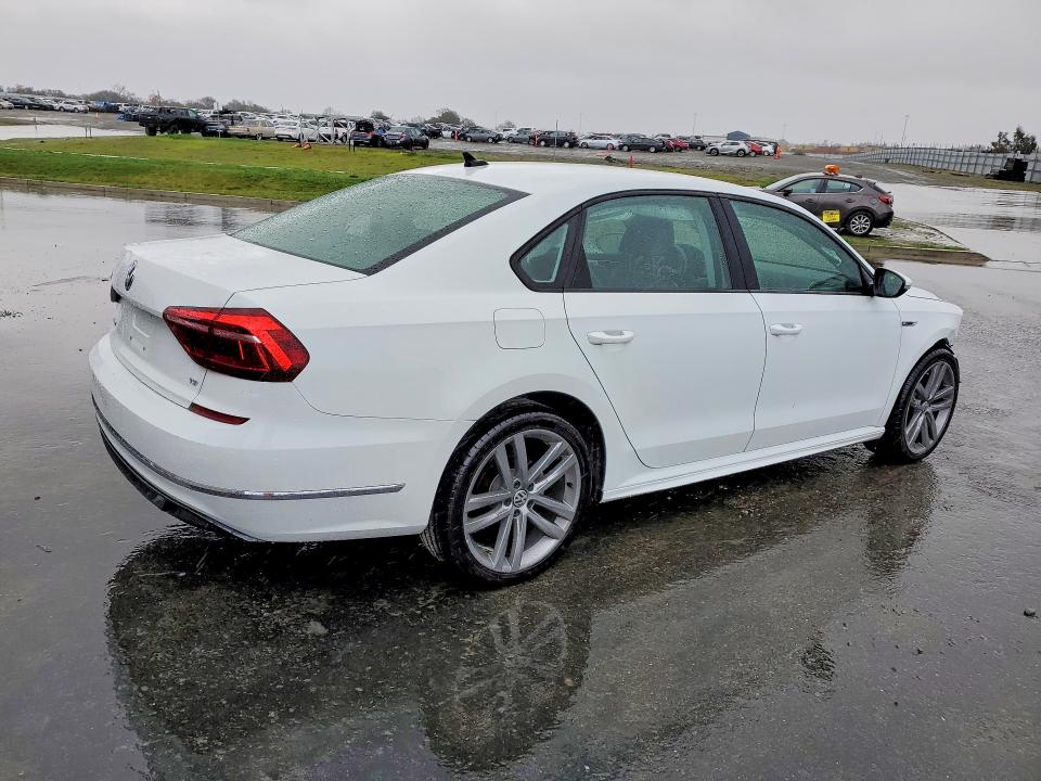 Photo 3 from auction – 2018 VOLKSWAGEN PASSAT with VIN 1VWAA7A38JC008055