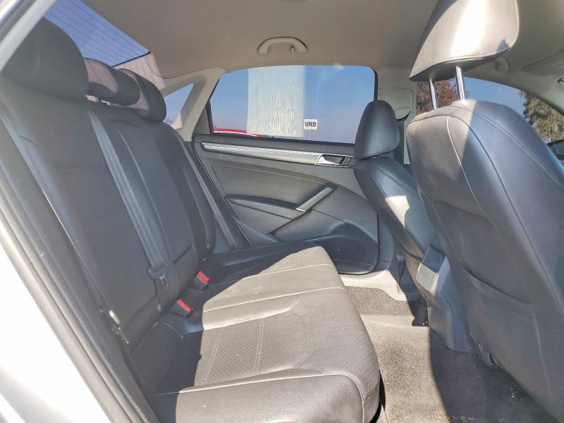 Photo 10 from auction – 2017 VOLKSWAGEN PASSAT with VIN 1VWDT7A33HC048495