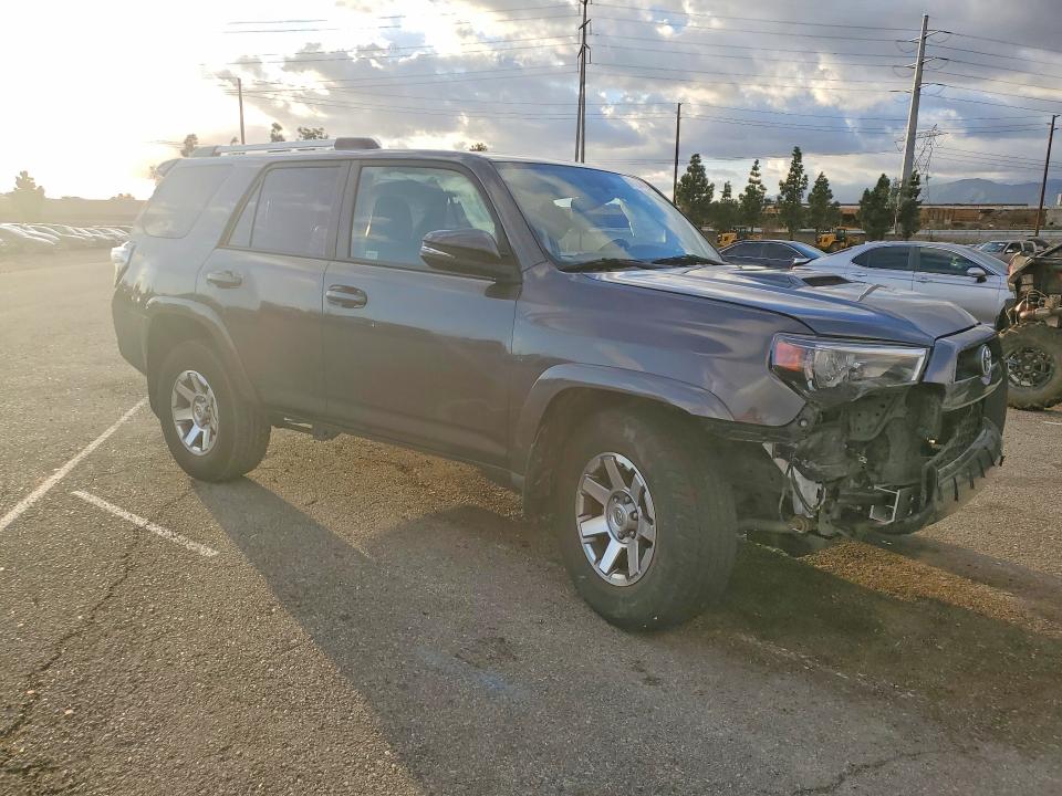 Zdjęcie 4 z aukcji – 2015 TOYOTA 4RUNNER z VIN JTEBU5JR6F5271658